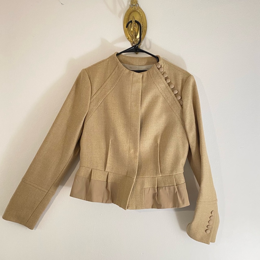 BCBG collarless hidden snap front short jacket